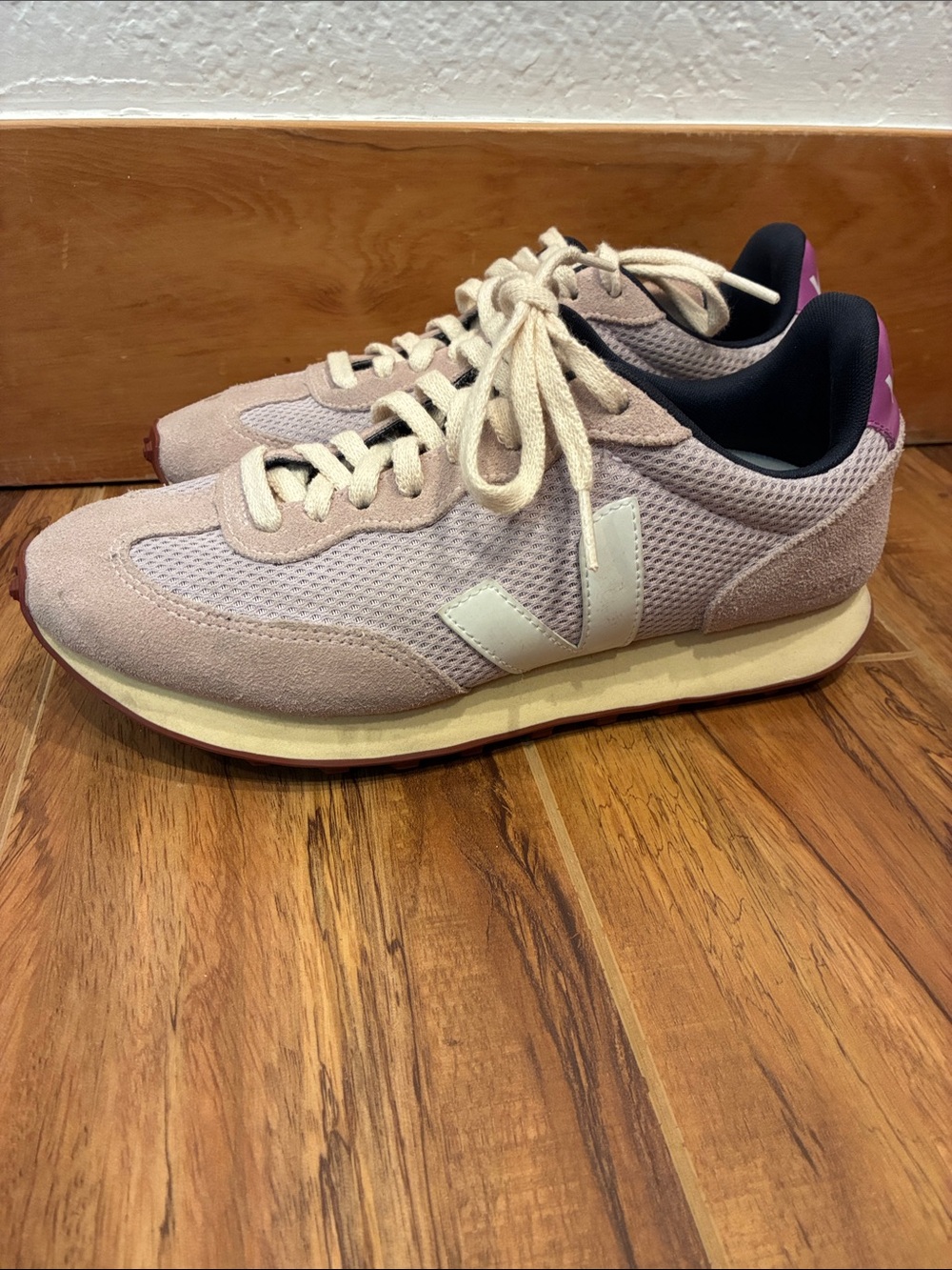 Veja Women's Pale Pink & Cream Sneakers